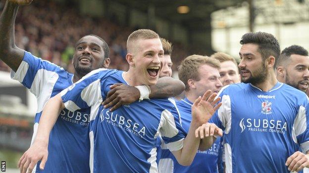 Thomas O'Brien celebrates