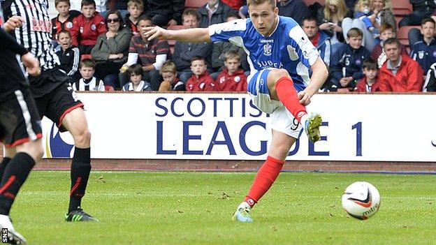 Greg Stewart nets the third goal for Cowdenbeath