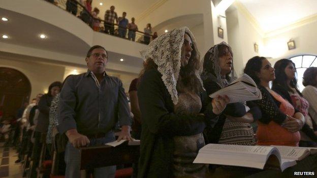 Syrian Christians living in Jordan attend Mass at the Lady of Peace church in Amman (18 May 2014)