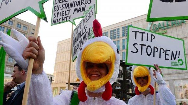 German Greens protest against chlorine chickens