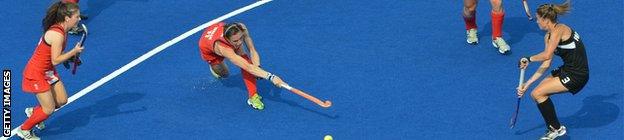 Britain's Kate Walsh (C) shoots towards goal in the women's field hockey bronze medal match between New Zealand and Britain at The Riverbank Arena in London on August 10, 2012.