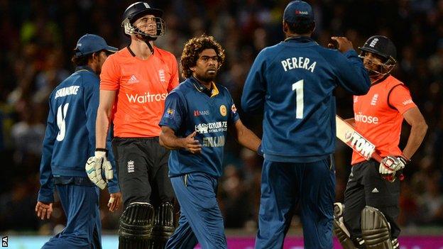 Alex Hales dismissed by Lasith Malinga