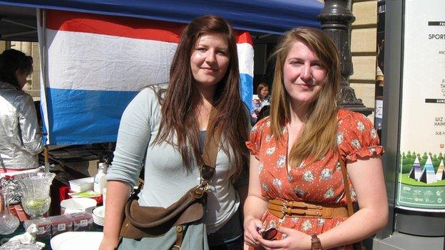 Teachers Leni Jungels (left) and Diane Neises