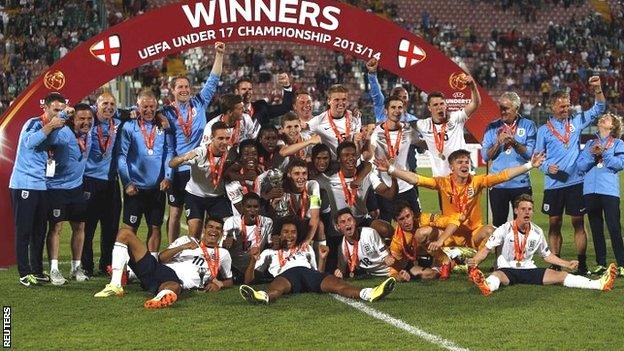 England celebrate their European U-17 Championship victory