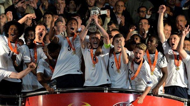 England celebrate their European U-17 Championship victory