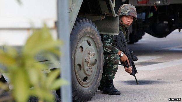 Thai soldier takes cover near the Army Club, Bangkok (22 May)