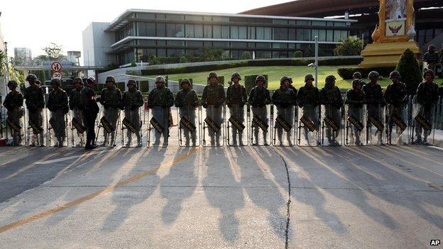 Soldiers near the Army Club, Bangkok (22 May)