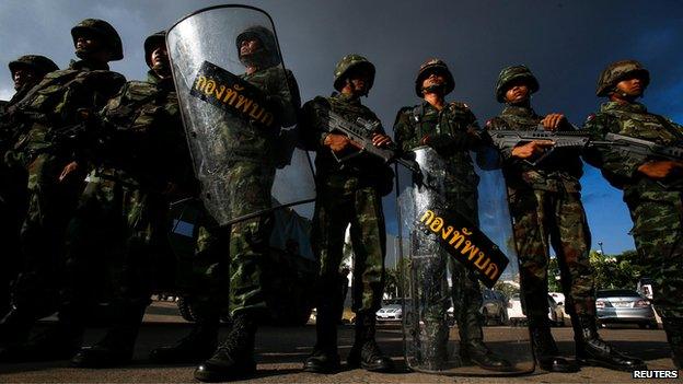 Soldiers outside the Army Club, Bangkok (22 May)