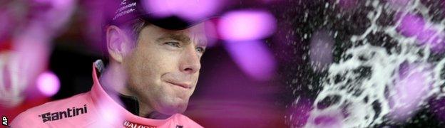 Cadel Evans takes over the race lead