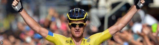 Michael Rogers wins stage 11