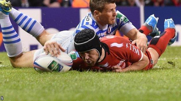 Matt Giteau scores Toulon's first try