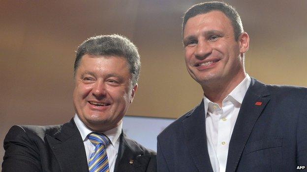 Presidential candidate Petro Poroshenko (L) and the head of UDAR (Punch) party Vitali Klitschko at a press conference in Kiev on 25 May 2014