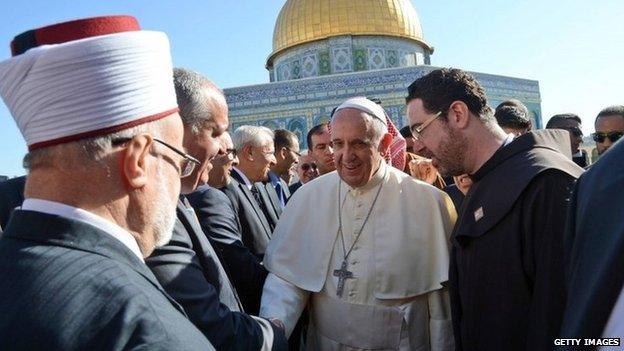 Pope Francis visits the Dome of the Rock in Jerusalem's Old City (26 May 2014)