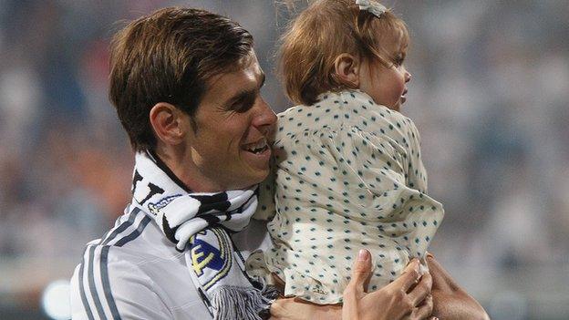 Gareth Bale enjoys the Bernabeu party with his daughter, Alba Violet