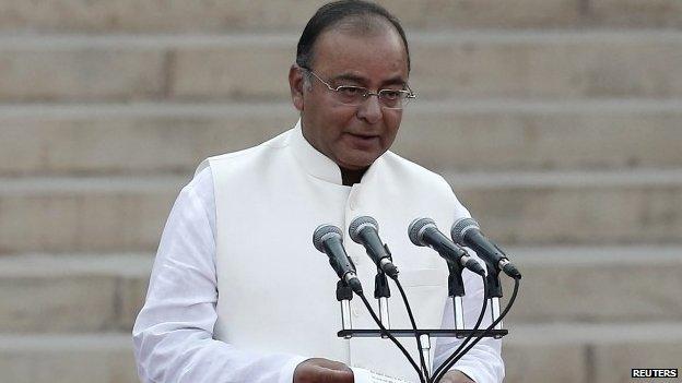 Arun Jaitley takes the oath as a cabinet minister at the presidential palace in New Delhi May 26, 2014.