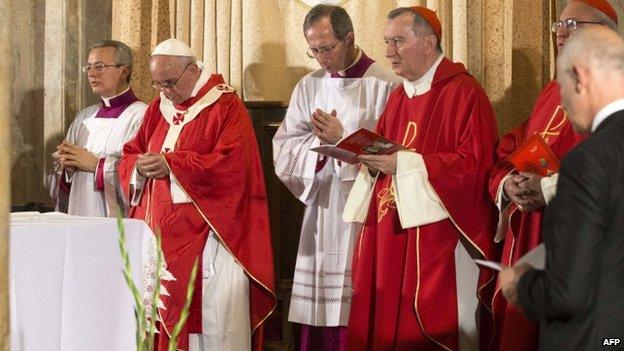 Pope Francis (2ndL) celebrates a mass at the site known as the Cenacle, or Upper Room, at the Jerusalem site where Christians believe Jesus had his Last Supper (26 May 2014)