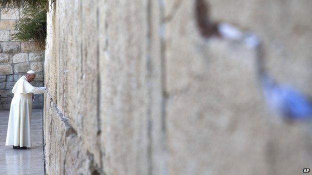 Pope Francis prays at the Western Wall, the holiest place where Jews can pray, in the old city of Jerusalem (26 May 2014)