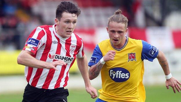 Derry City's Roddy Colins in action against Mark Griffin of Dundalk