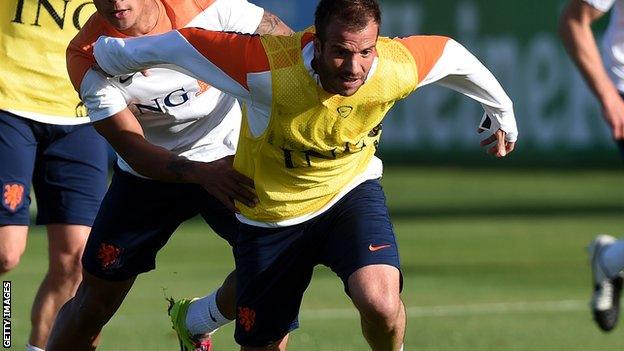 Rafael van der Vaart in training with the Netherlands side