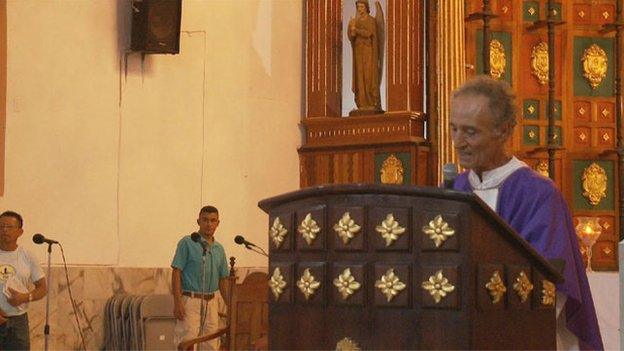Padre Alberto during mass
