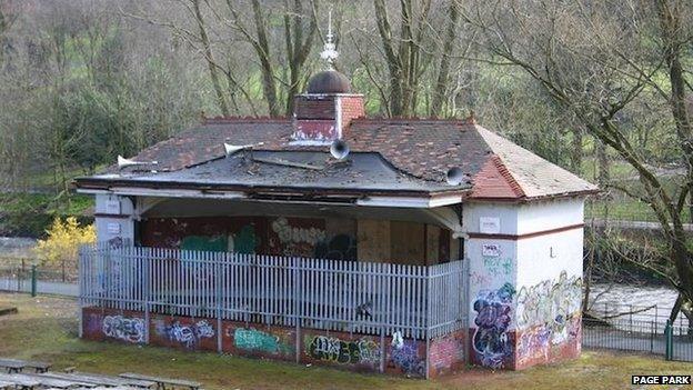 Derelict Kelvingrove Park bandstand