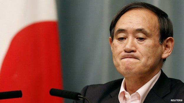 Japanese Chief Cabinet Secretary Yoshihide Suga attends a news conference at Japanese Prime Minister Shinzo Abe"s official residence in Tokyo (29 May 2014)