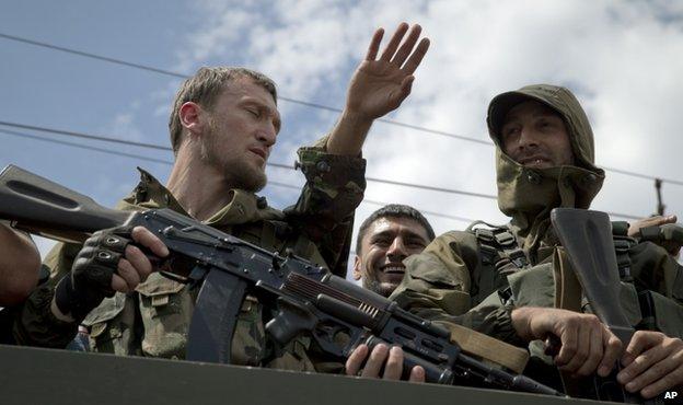 Pro-separatist gunmen in Donetsk city centre, 25 May