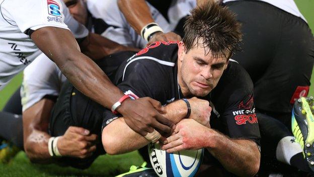 Louis Ludik in action for the Sharks in a Super Rugby match last year