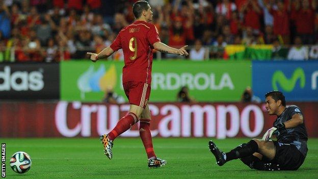 Fernando Torres scores from the penalty spot as Spain beat Bolivia 2-0 in a friendly