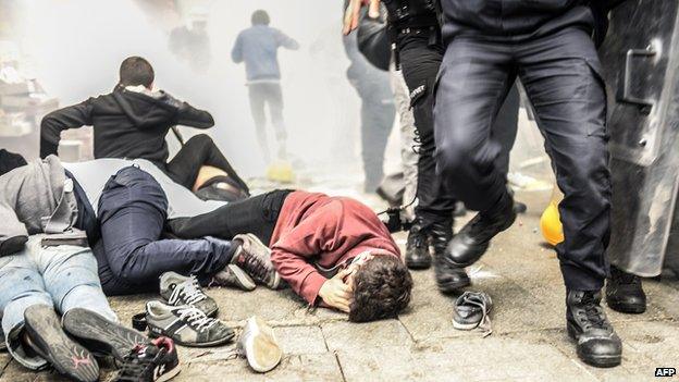 Police fire tear gas during Turkish street protests (May 2014)