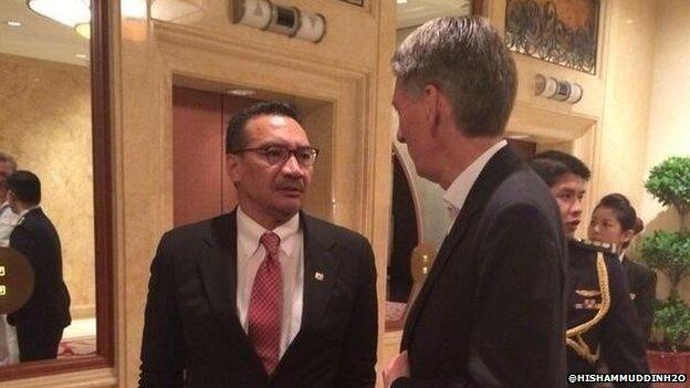 Malaysian Defence Minister Hishamuddin Hussein with Philip Hammond