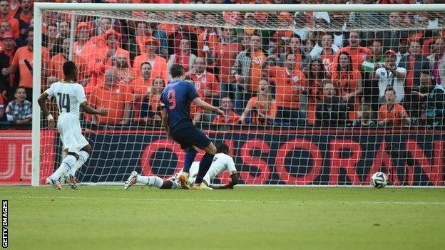 Robin van Persie scores for Netherlands