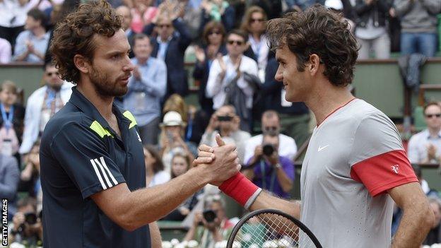 Ernests Gulbis beats Roger Federer