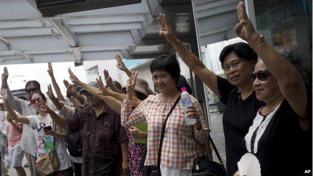 Anti-coup protesters flash three-fingered in central Bangkok on 1 June 2014