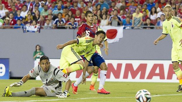 Shinji Kagawa scores against Costa Rica