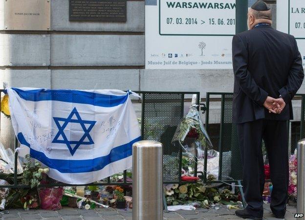 Man visits Brussels Jewish Museum (2 June)