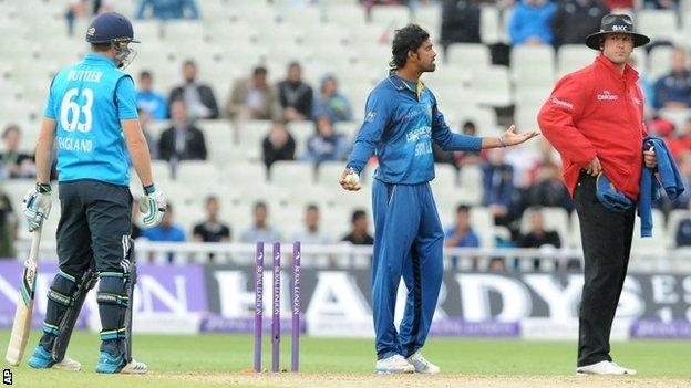 Sri Lanka's Sachithra Senanayake, middle, appeals to umpire Michael Gough, right, for a run out decision on England's Jos Buttler