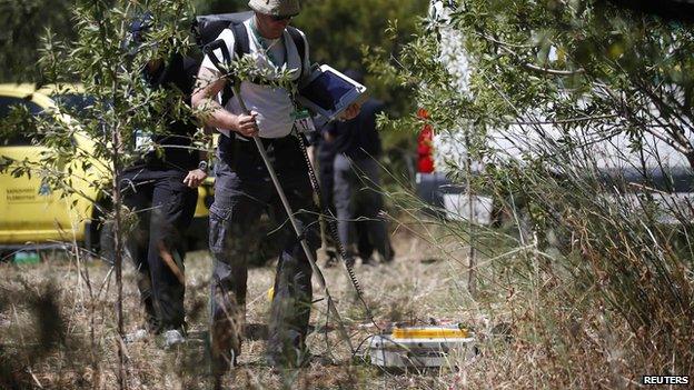 Radar equipment being used in Madeleine McCann search