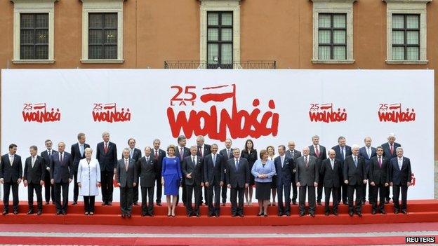 US President Barack Obama (C) and Poland's President Bronislaw Komorowski, together with Central and Eastern European leader