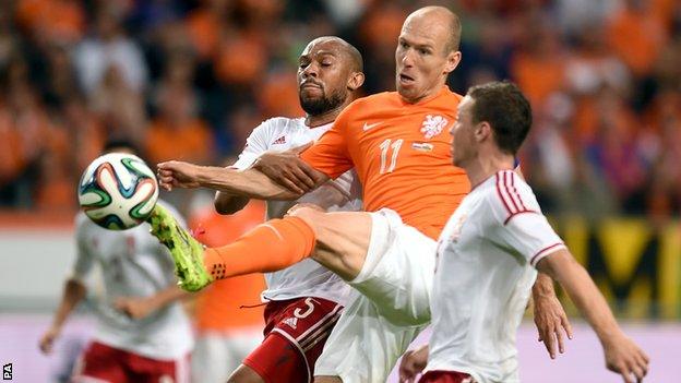 Netherlands' Arjen Robben (centre) takes on Wales defenders Danny Gabbidon (left) and James Chester (right)