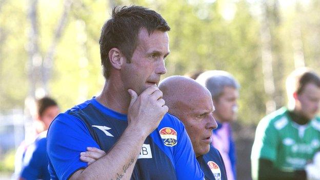 Ronny Deila on the training field