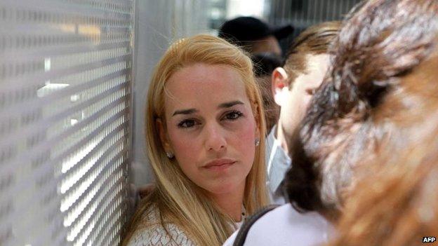 Lilian Tintori, wife of arrested opposition leader Leopoldo Lopez arrives at Caracas courthouse on 2 June, 2014.