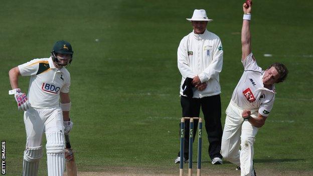 Matthew Hobden bowls (right)