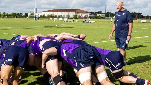 Vern Cotter oversees a scrum in Scotland training