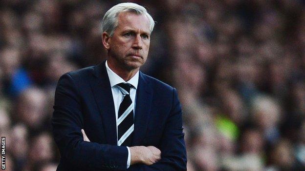 Newcastle manager Alan Pardew makes his first summer signing in Ayoze Perez