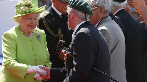 The Queen meeting veterans.