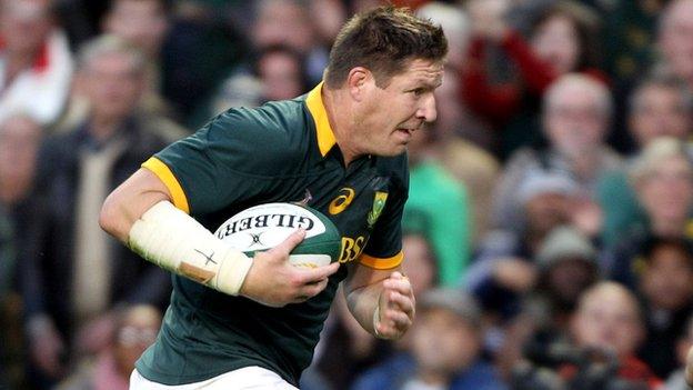 Bakkies Botha heads for the line