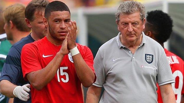 Alex Oxlade-Chamberlain with England manager Roy Hodgson