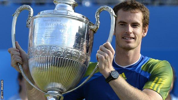 Andy Murray holds the Queen's Club trophy