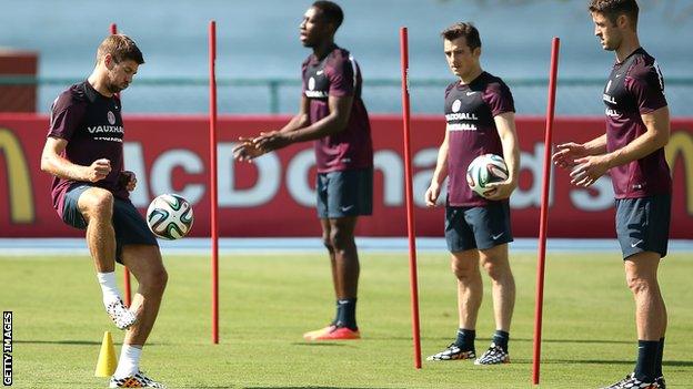 Steven Gerrard (left) in England training